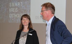Bild vergrößern: Smart Kreis Ostholstein Sibylle Kiemstedt und Nils Hollerbach
