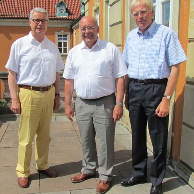 v.l.: Kreispräsident Rüder, Kreispräsident Maurus und Landrat Sager trafen sich im Eutiner Kreishaus zu Gesprächen.