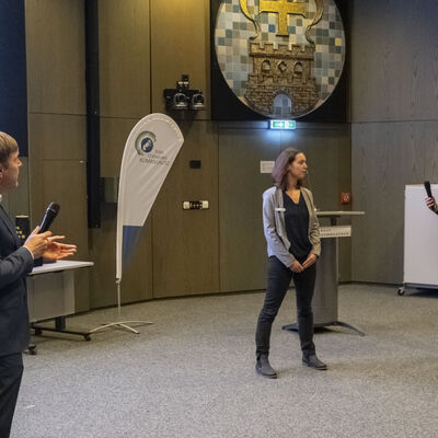 Bild vergrößern: Diskussion v.l.n.r. Erik Brauer, IB.SH Energieagentur; Leslie Matthiesen, Klimaschutzmanagerin Kreis Ostholstein;  Heinrich Bing, BBH Consulting AG_kreisweite Wrmeplanung